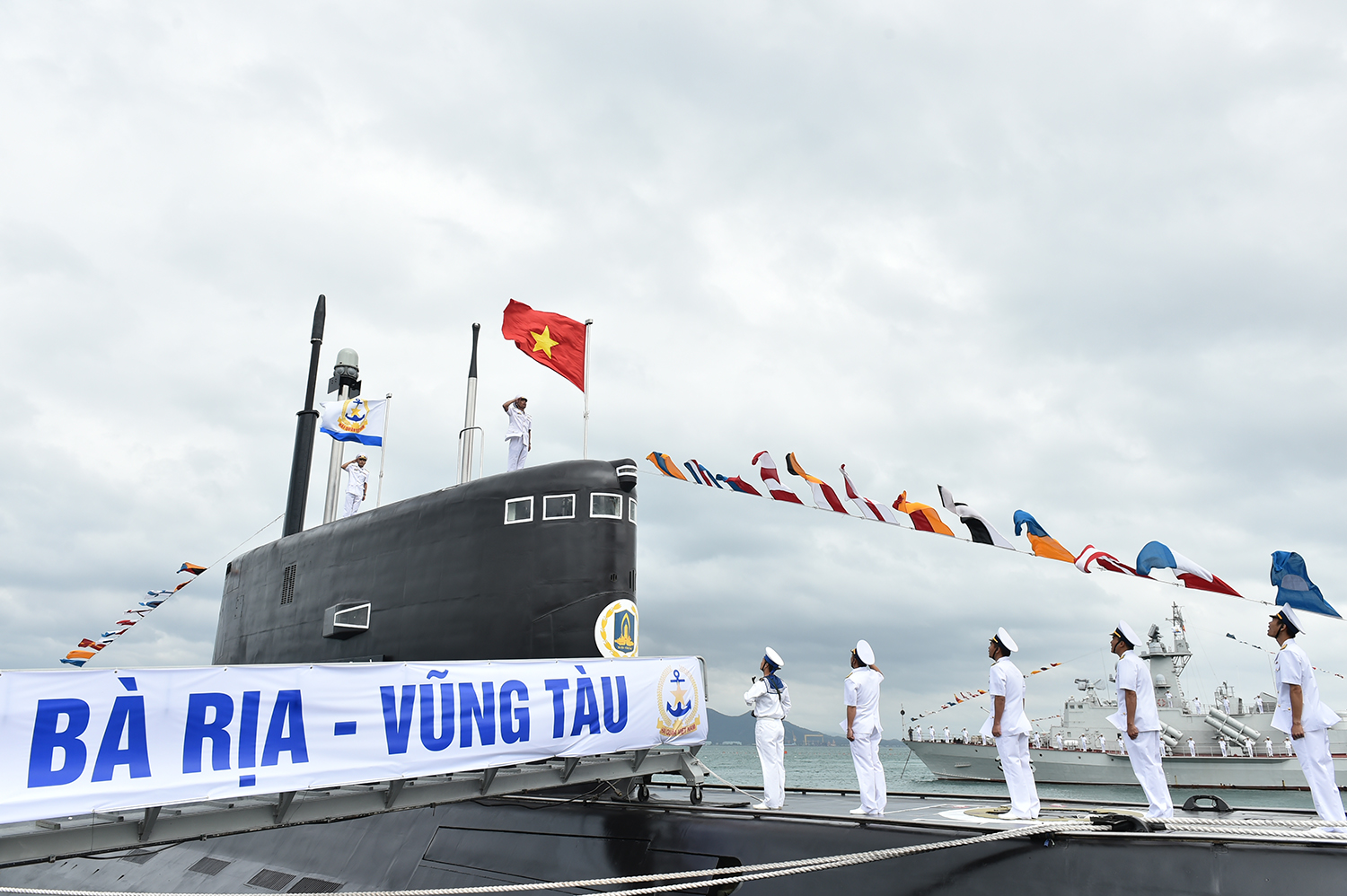 Thủ-tuong-Nguyen-Xuan-Phuc-du-le-thuong-co-2-tau-ngam-Kilo