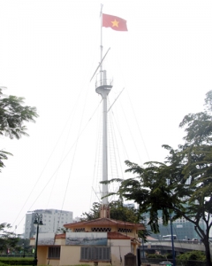 Cột cờ Thủ Ngữ ở tại TP HCM. Cột cờ ở tại Sài Gòn với hơn 150 năm. 